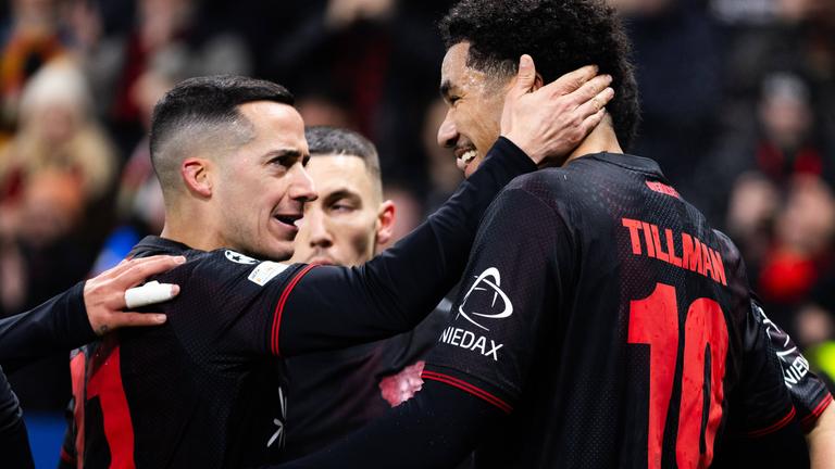 Malik Tillman jubelt nach seinem ersten Tor am 28.02.2026 in Leverkusen. 