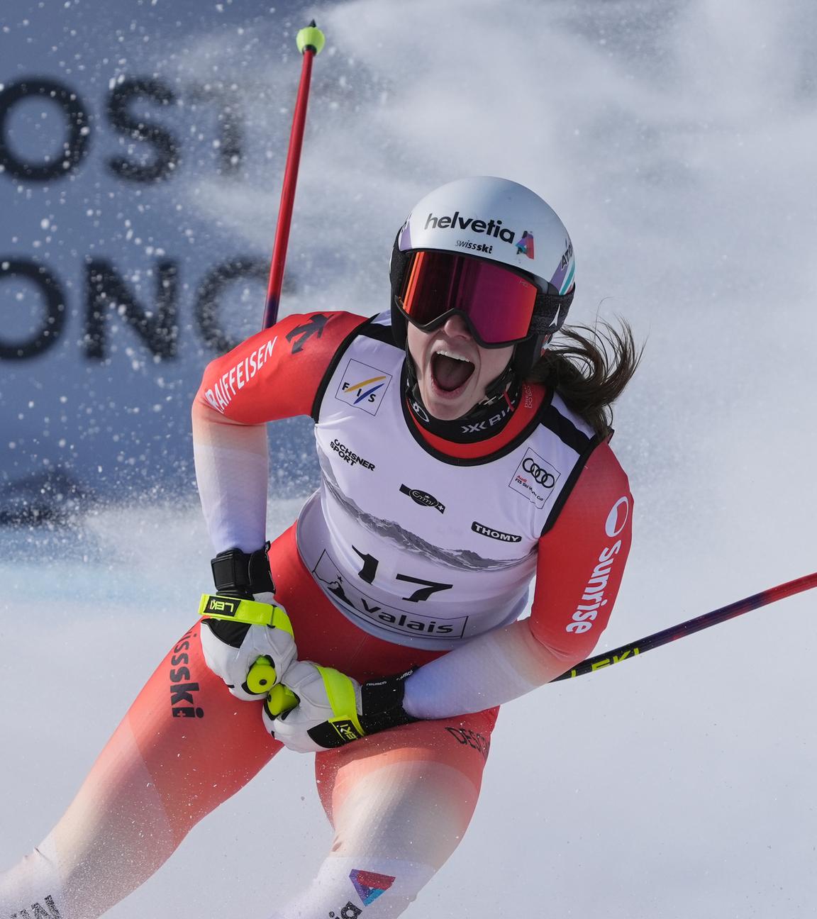 Die schweizerische Skirennläuferin Malorie Blanc fährt beim FIS Ski Alpin Weltcup in Crans-Montana erfreut den Hang hinab