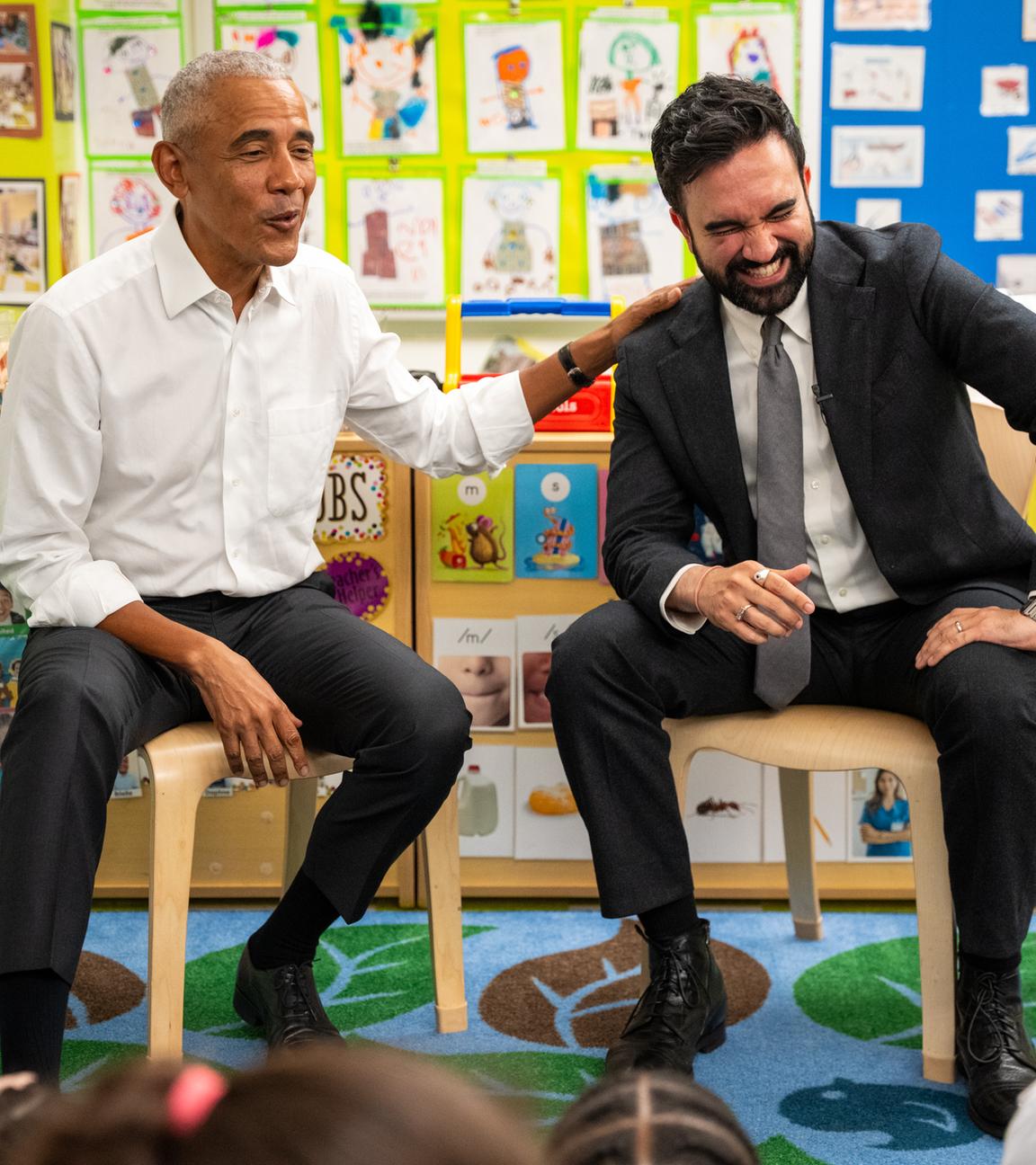 Der New Yorker Bürgermeister Mamdani bei einem Besuch in einem Kindergarten mit Ex-Präsident Obama