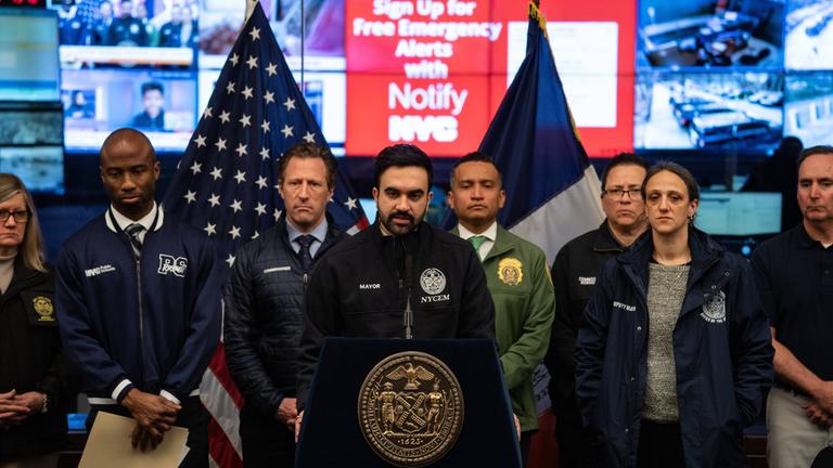 Zohran Mamdani warnt vor aufkommendem Schneesturm