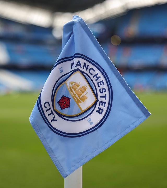Eine Eckfahne mit dem Logo von Manchester City während des Premier-League-Spiels zwischen Manchester City und Sunderland im Etihad Stadium in Manchester, Großbritannien, am 20. September 2026.