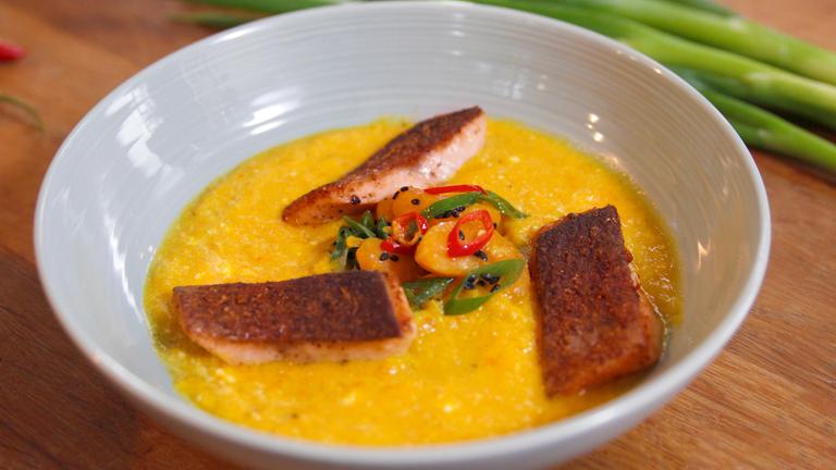 Mandarinensüppchen mit Lachsforelle