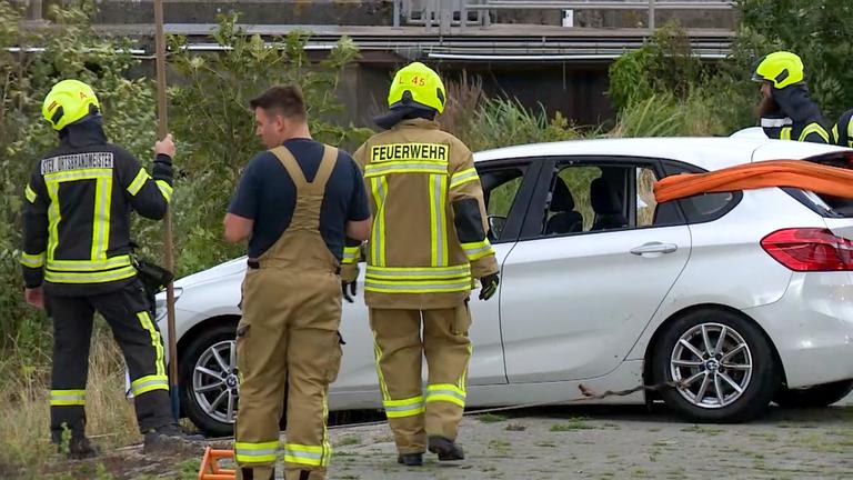 84-jähriger Mann ertrinkt bei Auto-Rettung