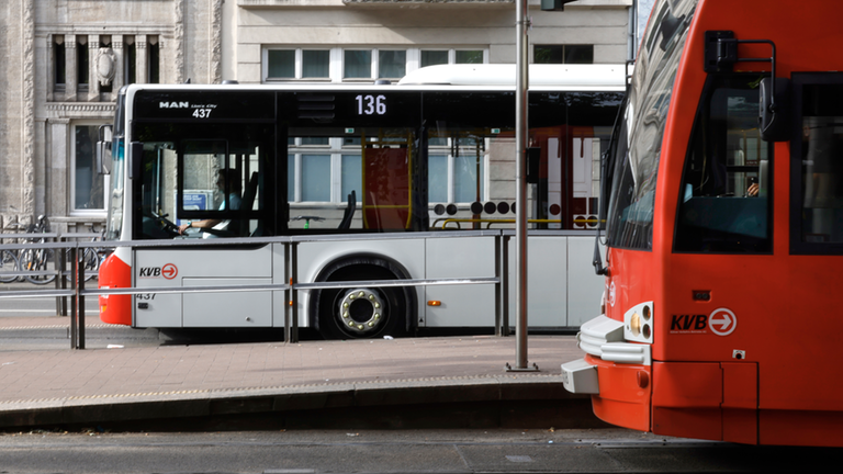 Bus und Straßenbahn in Köln