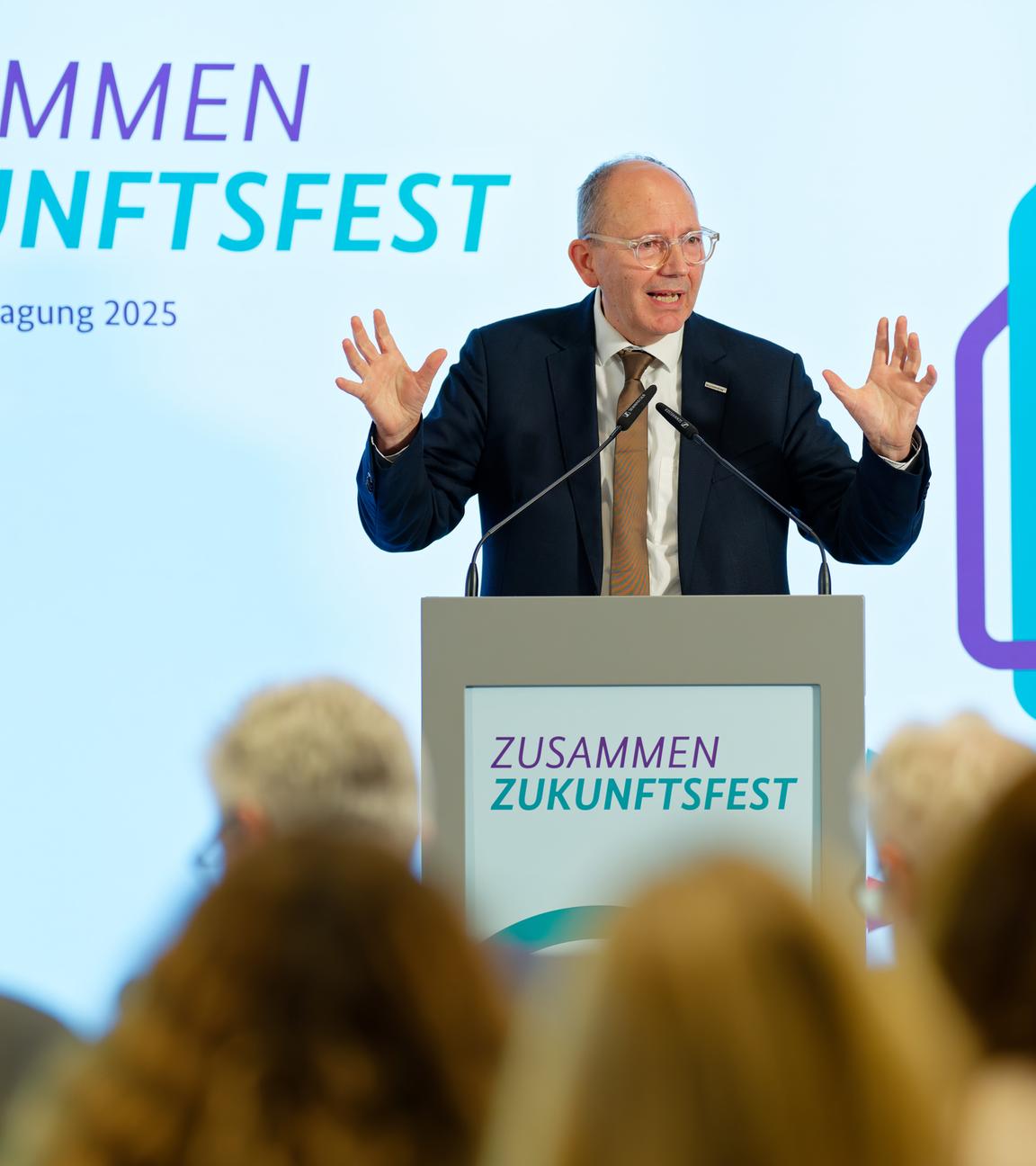 Christian Specht (CDU), Oberbürgermeister der Stadt Mannheim, spricht bei der Kommunaltagung "Zusammen Zukunftsfest. 