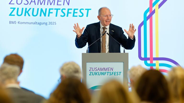 Christian Specht (CDU), Oberbürgermeister der Stadt Mannheim, spricht bei der Kommunaltagung "Zusammen Zukunftsfest. 