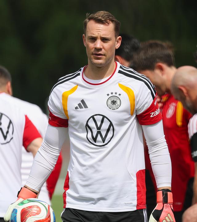 Torhüter Manuel Neuer mit Fußballmitspielern beim Training vor dem ersten WM-Spiel gegen Curaçao am 10.06.2026 in Winston-Salem, USA.