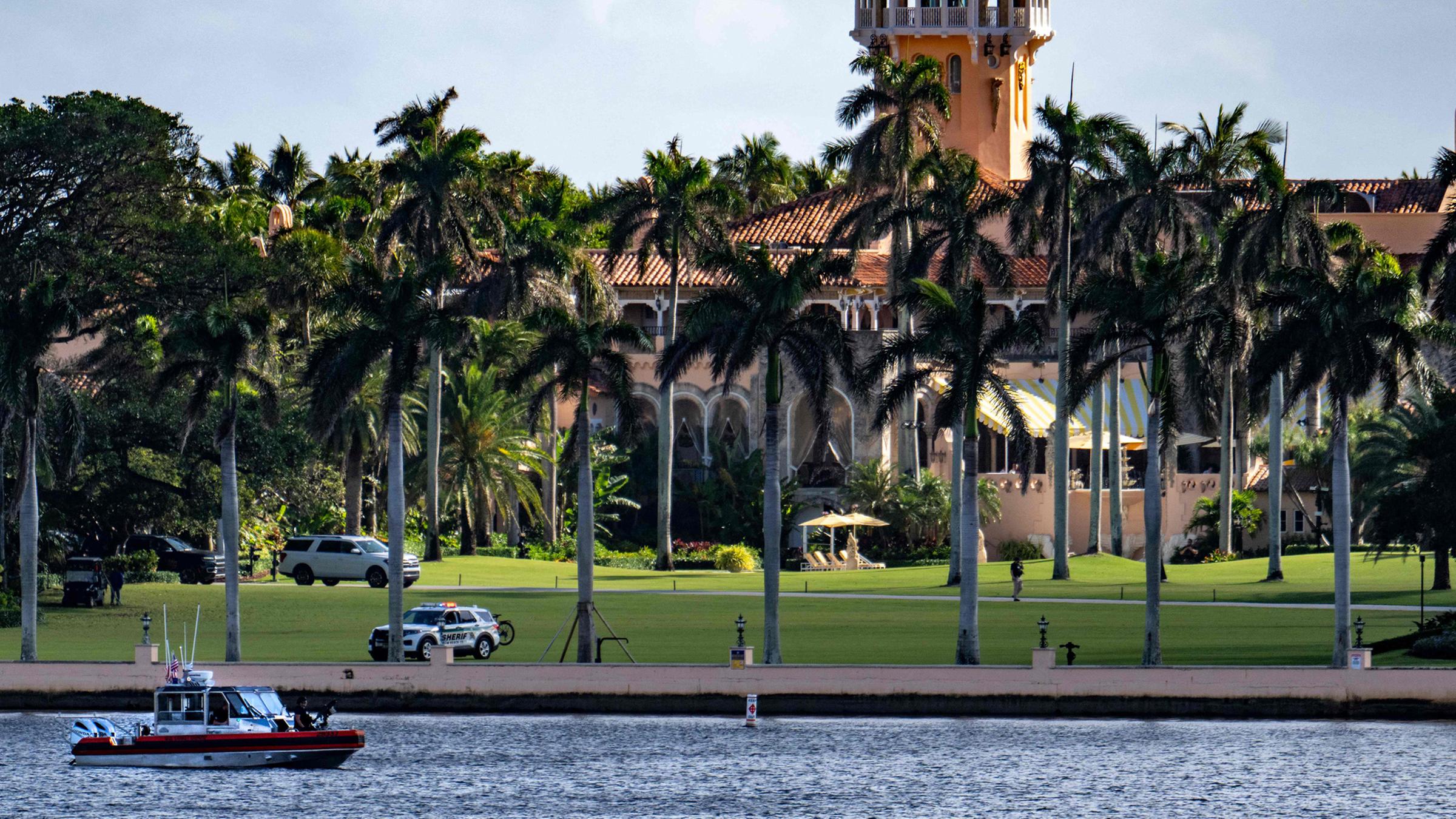 Blick auf den Mar-a-Lago Club in Palm Beach, Florida, am 8. November 2024, aufgenommen vom gegenüberliegenden Ufer in West Palm Beach, Florida. (Archiv)