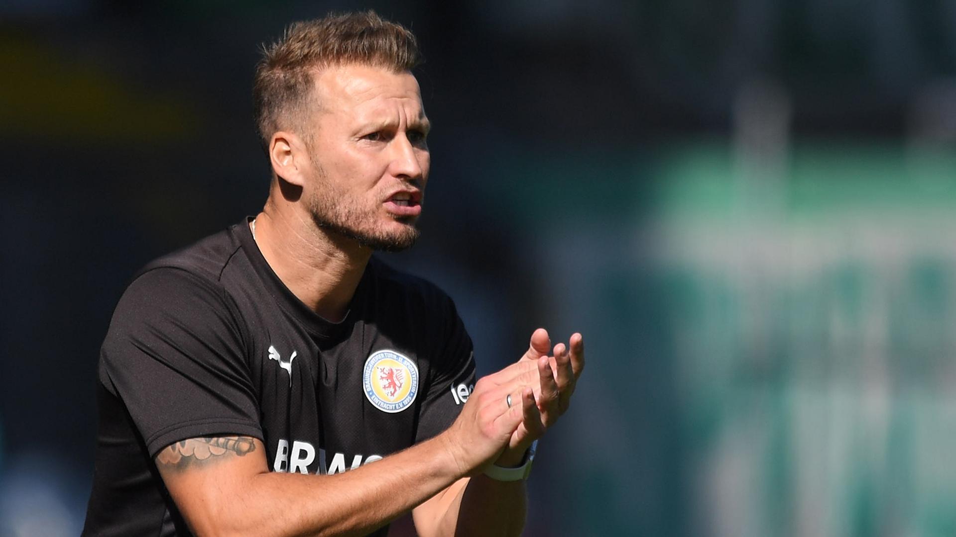 Archiv: Marc Pfitzner gestikuliert