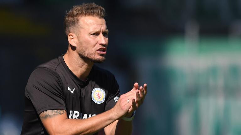 Archiv: Marc Pfitzner gestikuliert