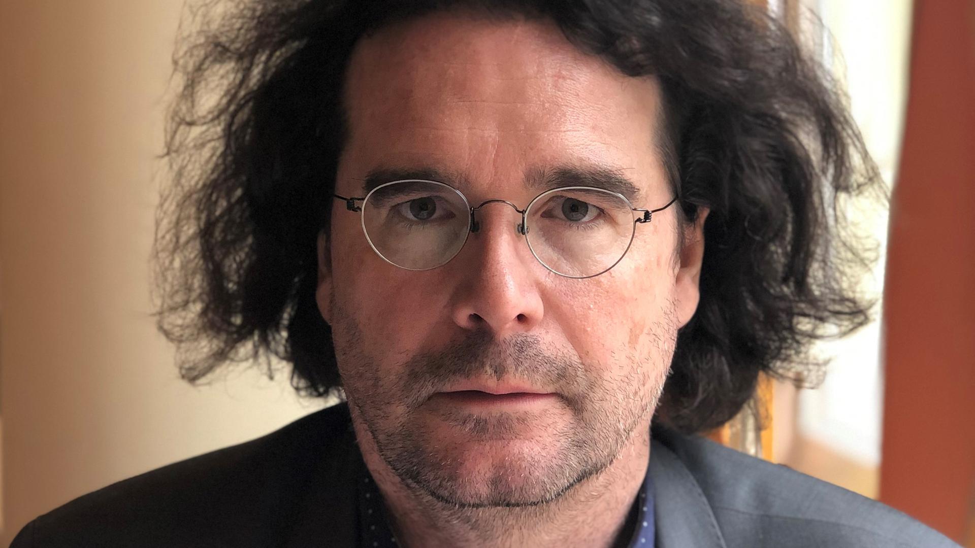 Ein Porträtbild von Zeitforscher Marc Wittmann