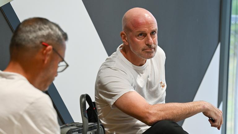 Marco Antwerpen (r.) und Frank Döpper, ehemalige Trainer des Drittligisten VfL Osnabrück.