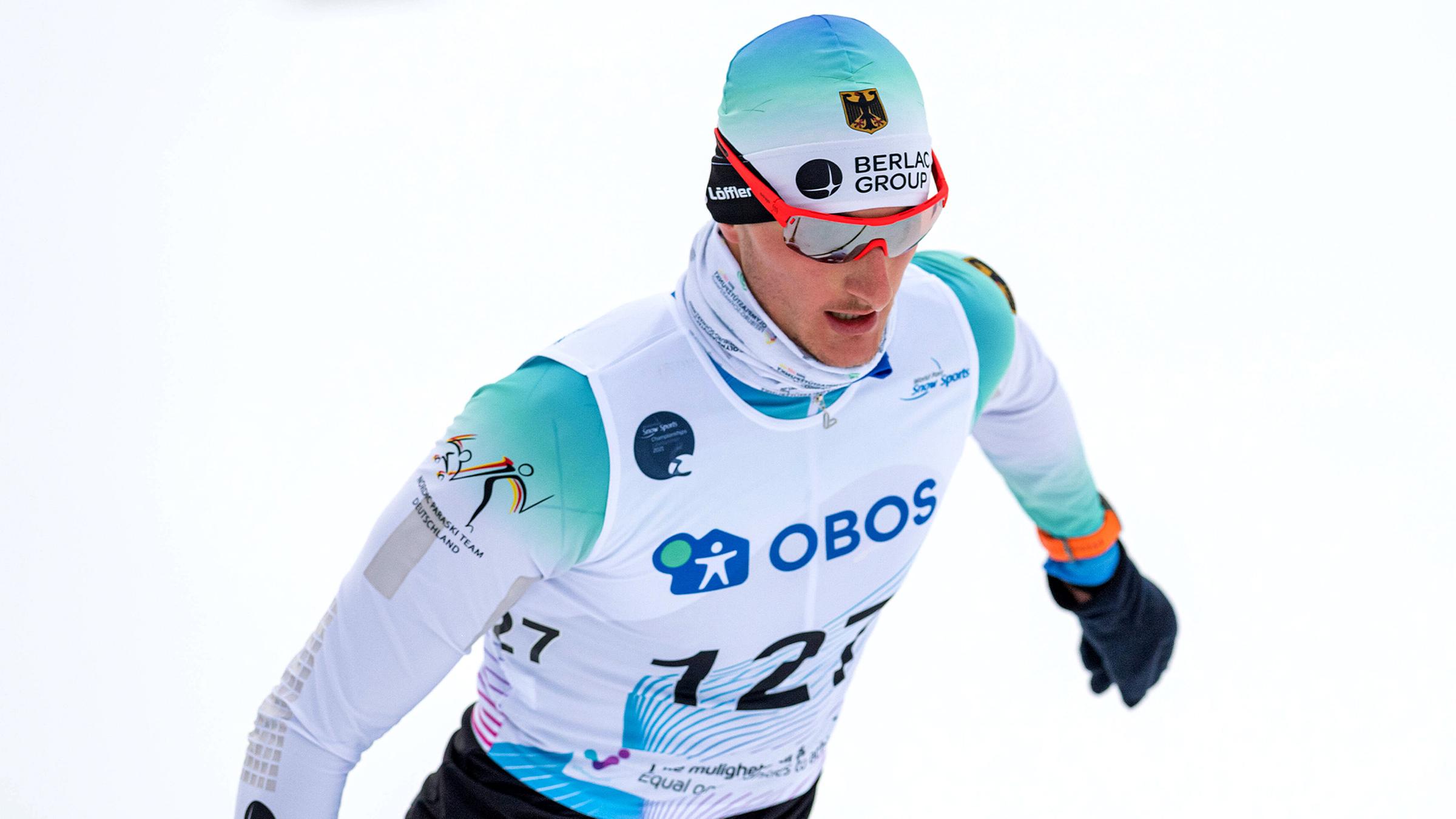 Marco Maier in Langlaufkleidung in Aktion.