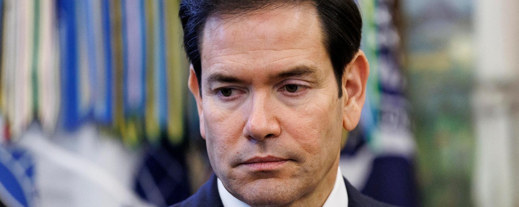 US-Außenminister Marco Rubio schaut nach unten