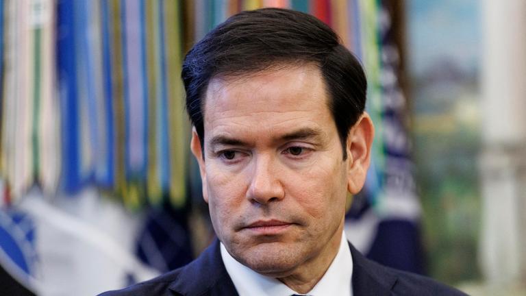 US-Außenminister Marco Rubio schaut nach unten