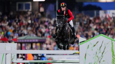 Der deutsche Reiter Marcus Ehning beim Sprung beim 2. Umlauf in Aachen