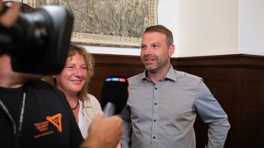 Nach OB-Wahl in Aue-Bad Schlema: Marcus Hoffmann von der CDU lächelt in die Kamera.