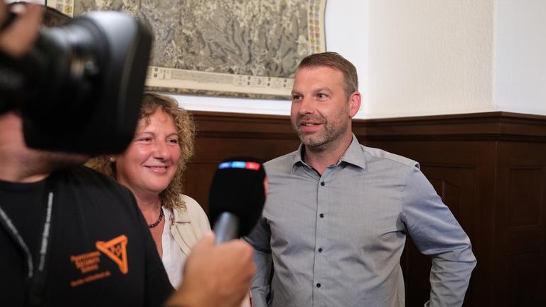 Nach OB-Wahl in Aue-Bad Schlema: Marcus Hoffmann von der CDU lächelt in die Kamera.