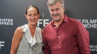 Lisa Bitter und Marcus Mittermeier auf dem roten Teppich beim 31. Bernd Burgemeister Fernsehpreis am 28.06.2026 im Gloriapalast in München