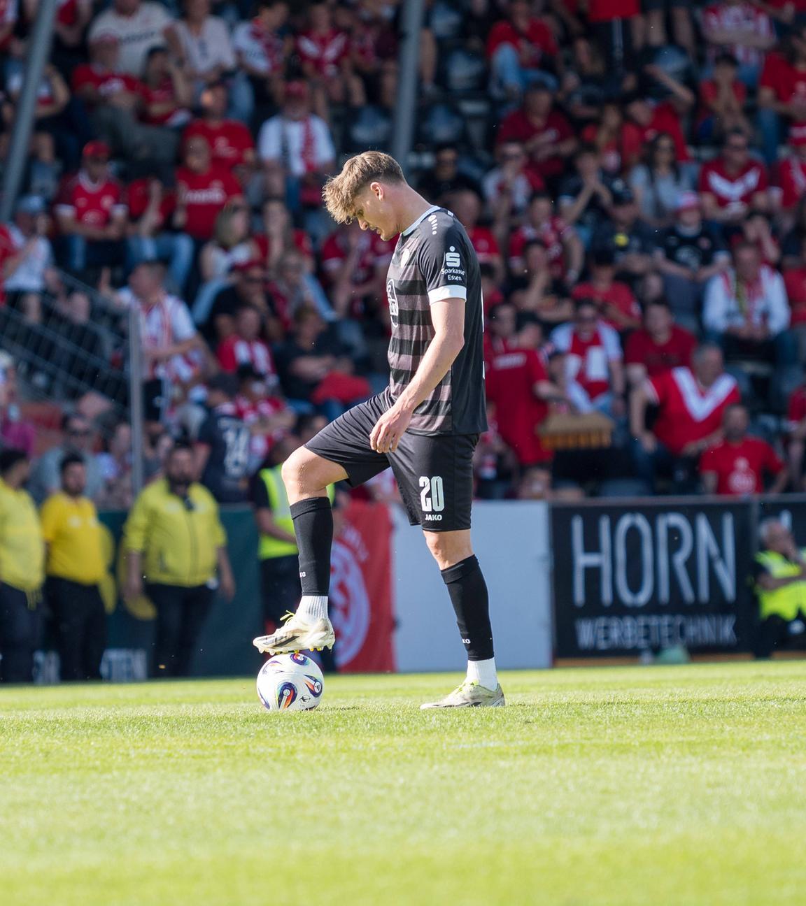 Marek Janssen (Rot-Weiss-Essen, 20). 