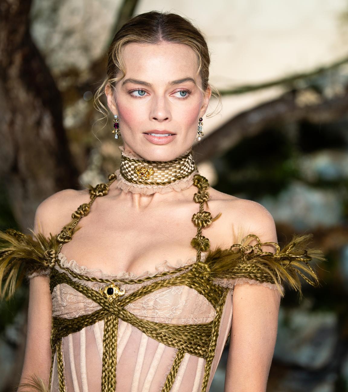 Margot Robbie im viktorianischen Korsettkleid