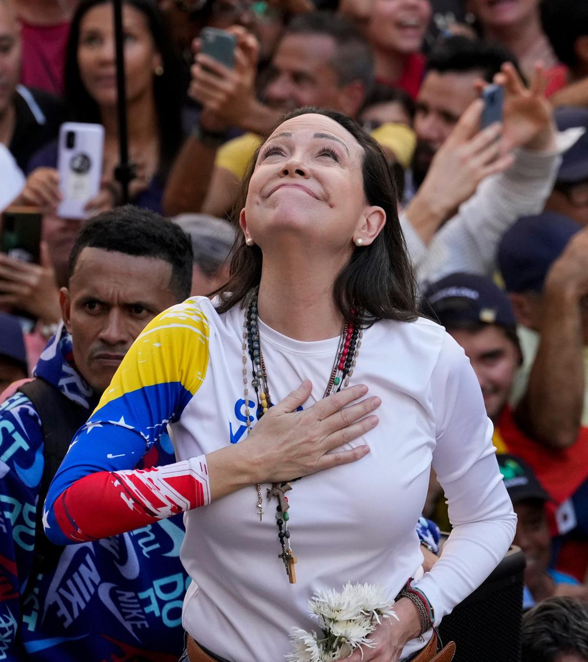  Die venezolanische Oppositionsführerin Maria Corina Machado spricht zu Anhängern bei einer Demonstration gegen Präsident Maduro.
