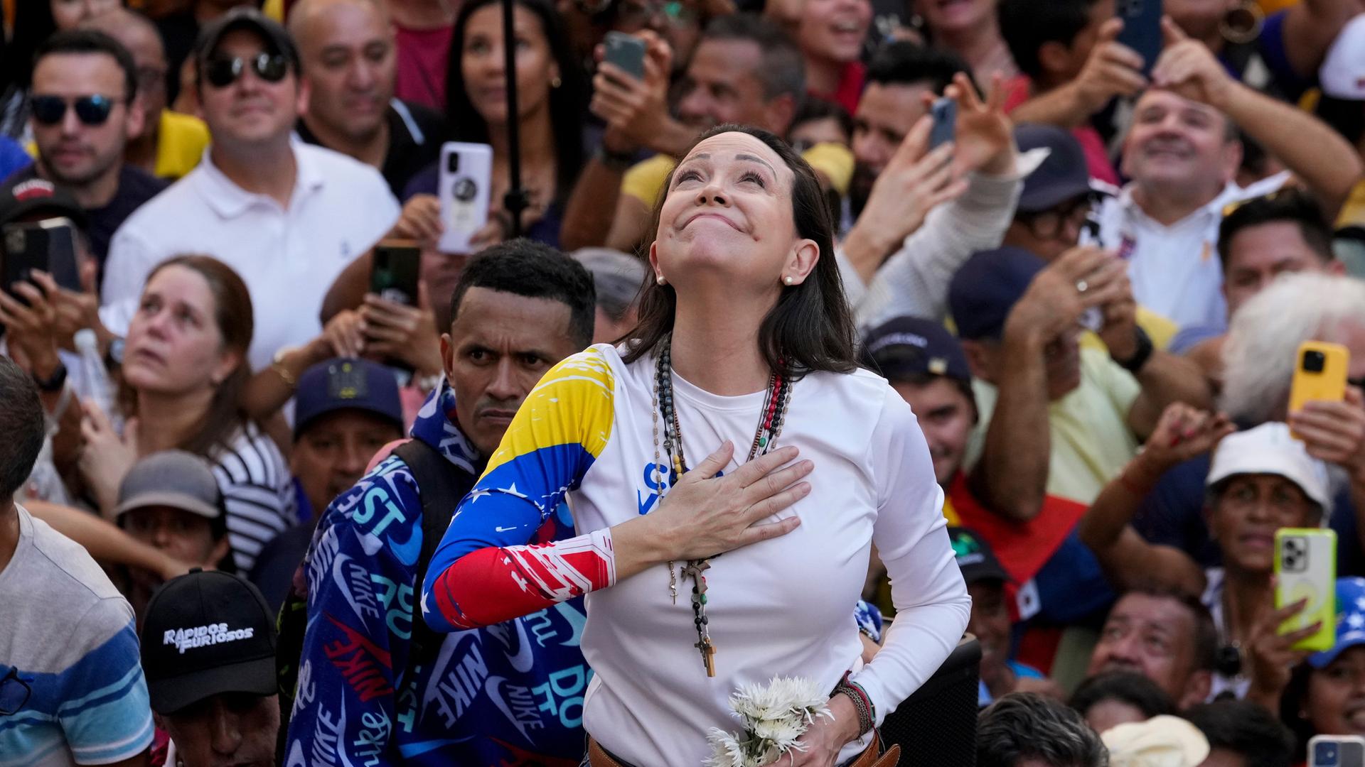  Die venezolanische Oppositionsführerin Maria Corina Machado spricht zu Anhängern bei einer Demonstration gegen Präsident Maduro.