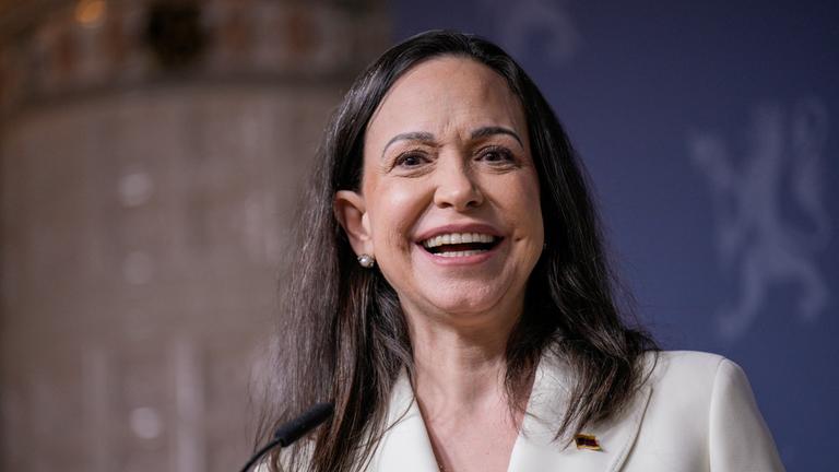 Friedensnobelpreisträgerin Maria Corina Machado während einer Pressekonferenz in der Regierungsvertretung in Oslo.