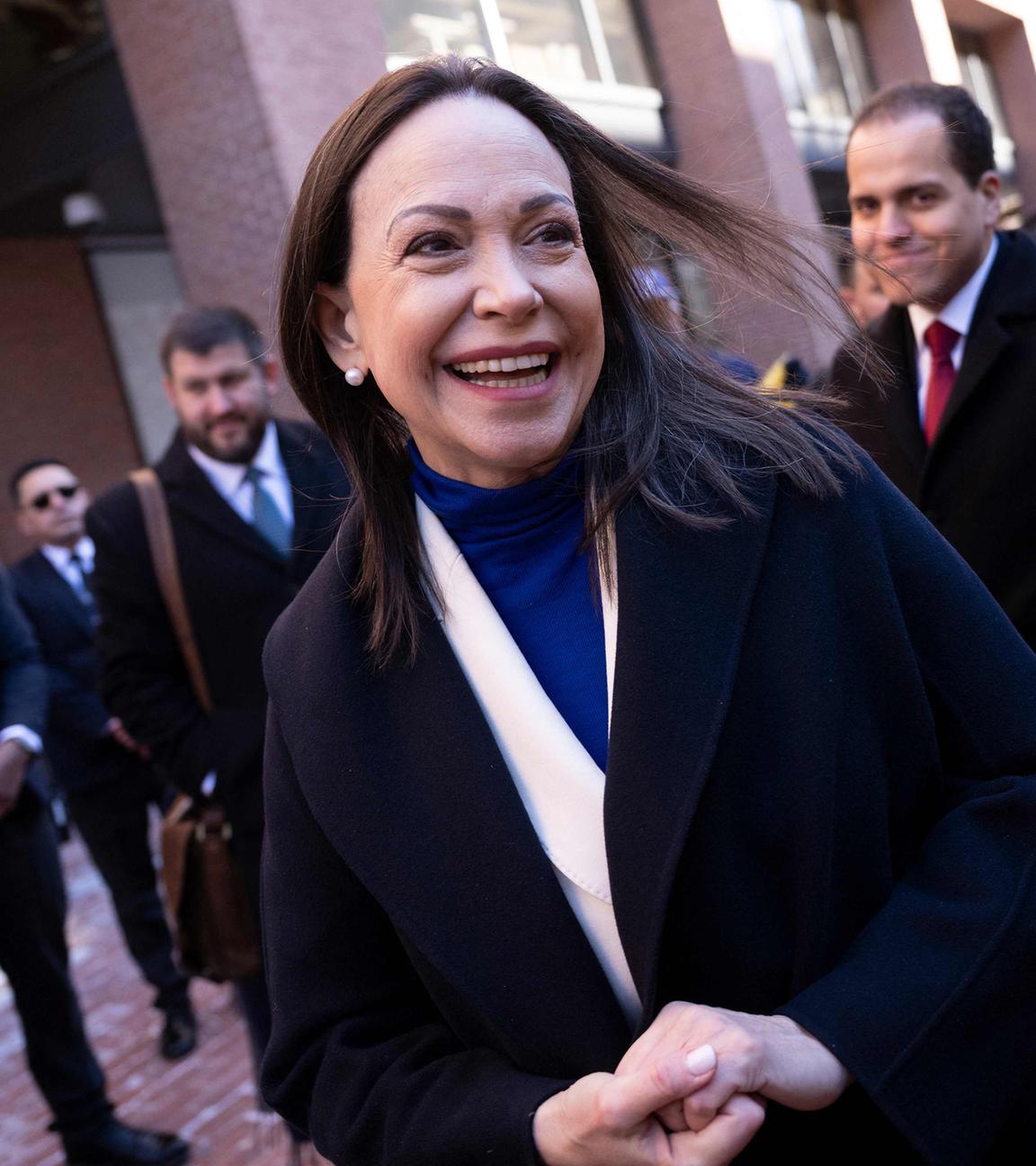 Die venezolanische Oppositionsführerin Maria Corina Machado verlässt nach einem Treffen mit der Interamerikanischen Menschenrechtskommission (IACHR) in Washington, DC, am 09.02 2026 den Ort.