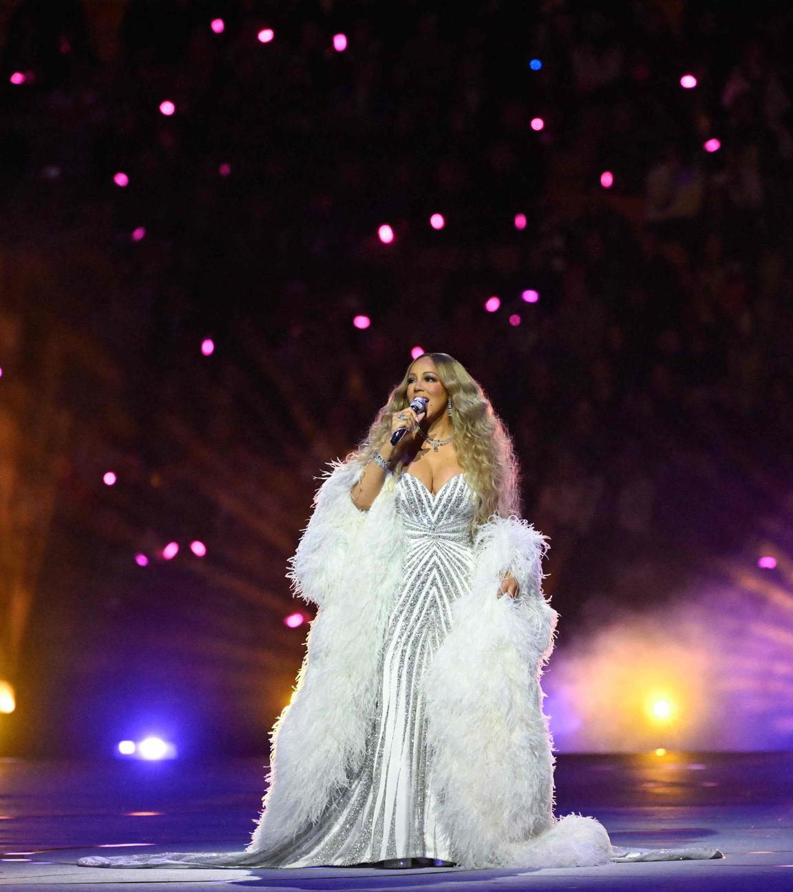 Die US-Amerikanische Sängerin Mariah Carey tritt bei der Eröffnunsfeier der Olympische Winterspiele im San Siro in Mailand auf