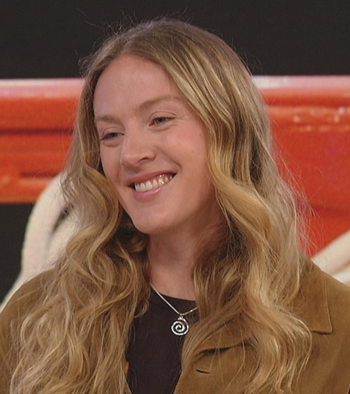 Die deutsche Basketballspielerin Marie Gülich zu Gast im ZDF-Mittagsmagazin.