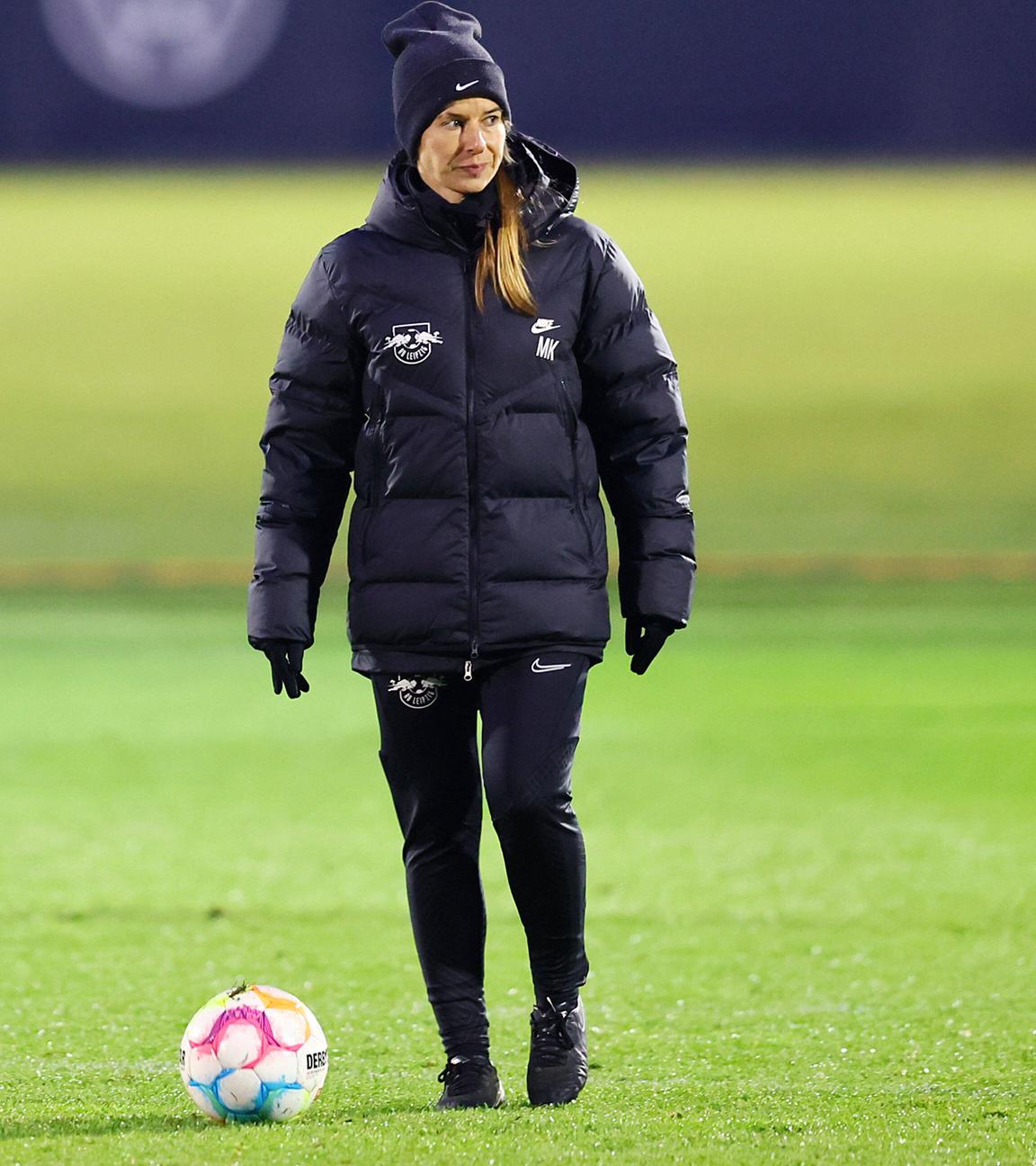 Marie-Luise Eta im November 2022 als Hospitanten im Training bei den Bundesliga-Männern von RB Leipzig