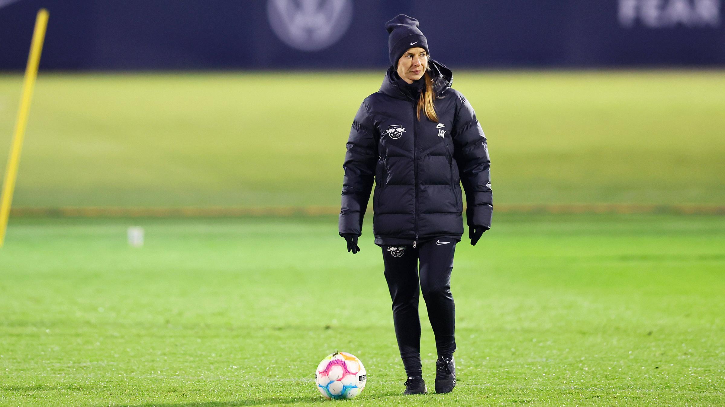 Marie-Luise Eta im November 2022 als Hospitanten im Training bei den Bundesliga-Männern von RB Leipzig