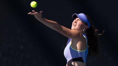 Mariella Thamm beim Aufschlag im Juniorinnen-Turnier der Australian Open 2026