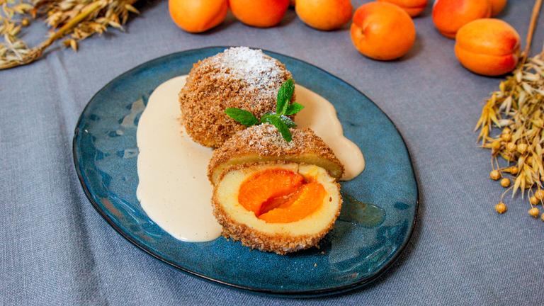 Marillenknödel mit Earl-Grey-Vanillesauce 