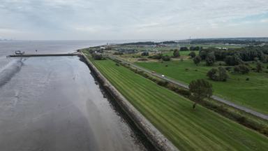 Seit Monaten gibt es Diskussionen um einen möglichen zweiten deutschen Marinehafen an der Nordsee. Nun wurde sich mit der niedersächsichen Nordeeküste in Emden auf einen Ort festgelegt.