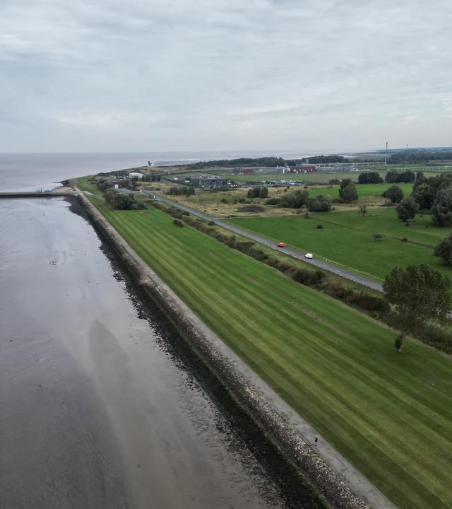 Seit Monaten gibt es Diskussionen um einen möglichen zweiten deutschen Marinehafen an der Nordsee. Nun wurde sich mit der niedersächsichen Nordeeküste in Emden auf einen Ort festgelegt.