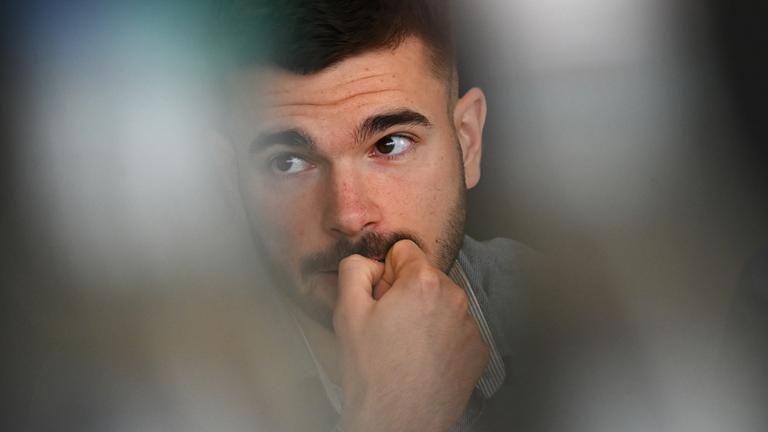 Mario Vuskovic, Fußballprofi vom Zweitligisten Hamburger SV, hat zur dritten Verhandlung vor dem Sportgericht des Deutschen Fußball-Bundes (DFB) Platz genommen, aufgenommen am 17.03.2023