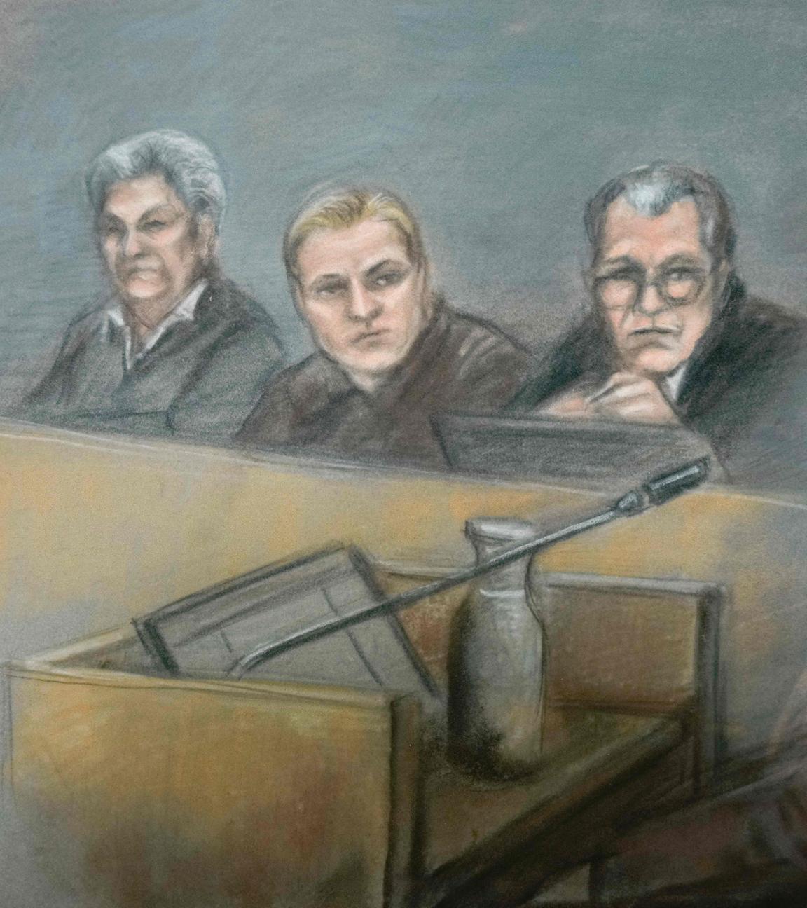 Eine Gerichtsskizze zeigt Marius Borg Høiby (Mitte) mit seinen Verteidigern Ellen Hølager Andenaes (links) und Petar Sekulic (zweiter von rechts) während der Aussage eines Freundes (rechts) eines der Opfer am dritten Verhandlungstag vor dem Bezirksgericht in Oslo, Norwegen.