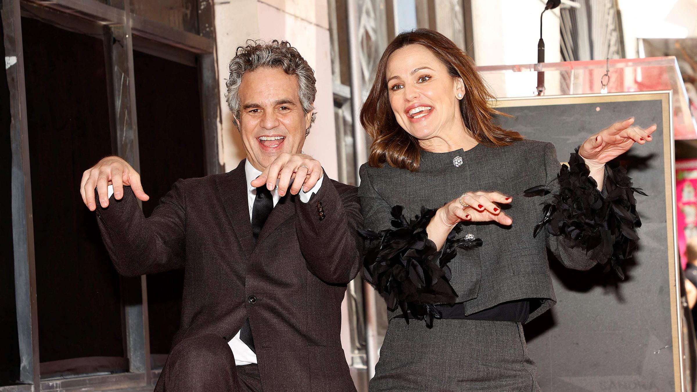 Schauspieler Mark Ruffalo mit Rednerin Jennifer Garner