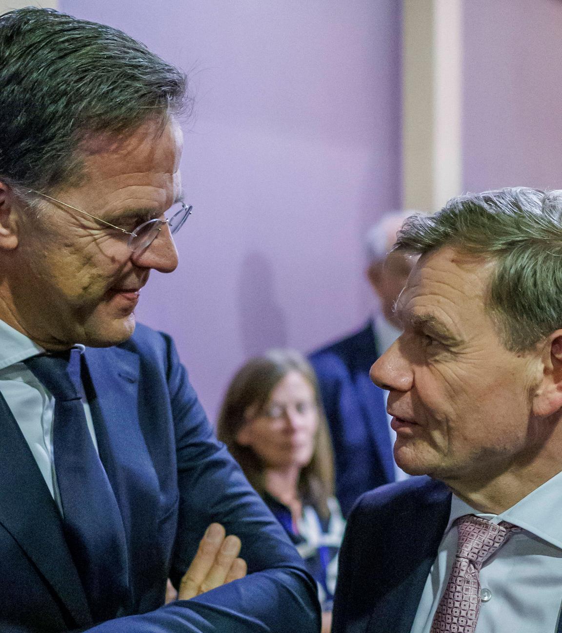 Mark Rutte und Johann Wadephul (r), aufgenommen am Rande des NATO Aussenministertreffens in Antalya. 