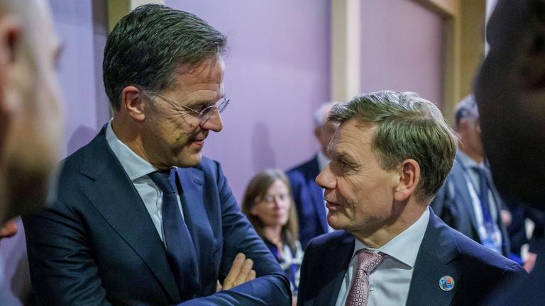 Mark Rutte und Johann Wadephul (r), aufgenommen am Rande des NATO Aussenministertreffens in Antalya. 