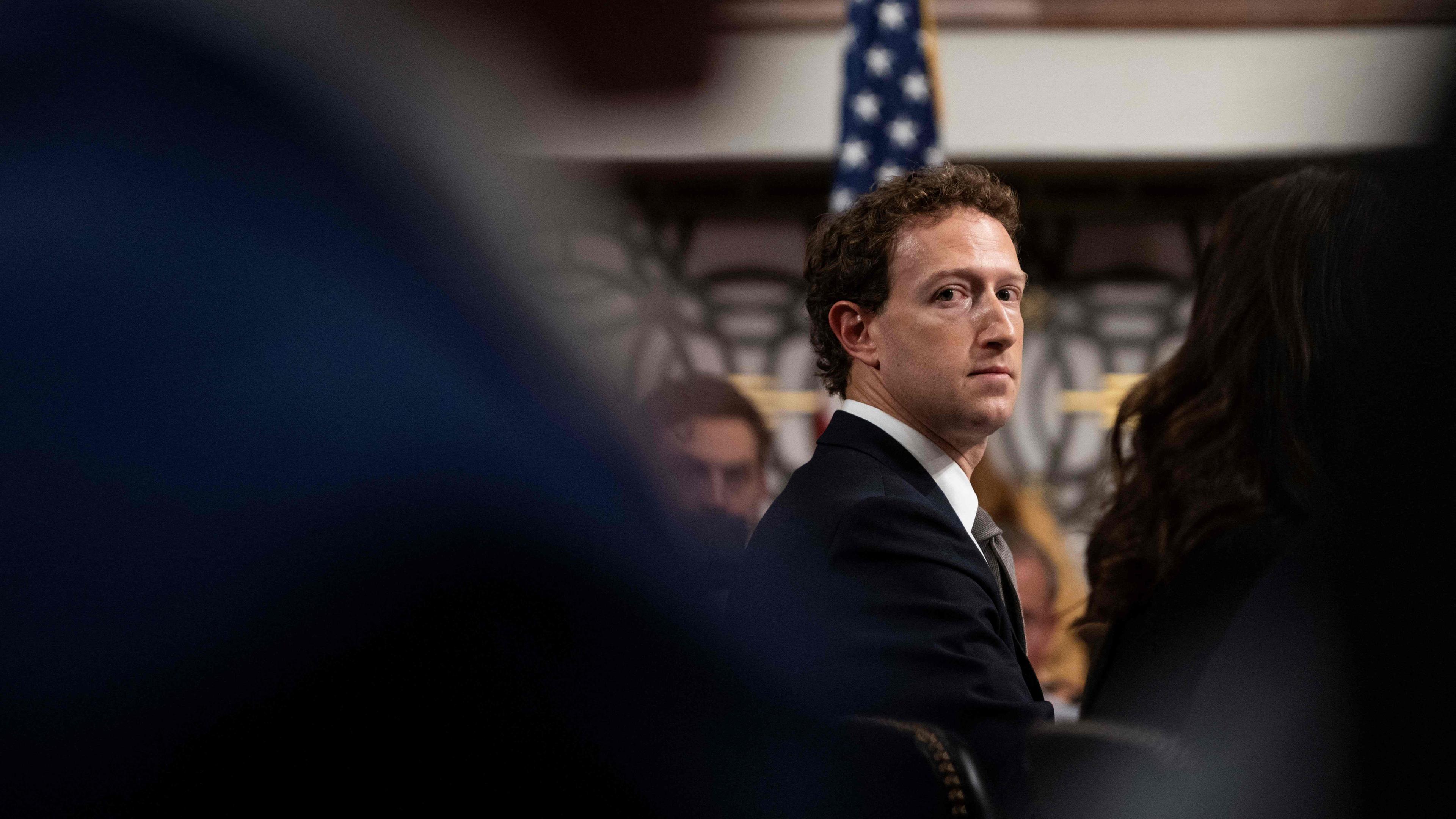 Mark Zuckerberg, CEO von Meta, sagt während der Anhörung des Justizausschusses des US-Senats zum Thema „Big Tech und die Krise der sexuellen Ausbeutung von Kindern im Internet“ am 31. Januar 2024 in Washington, D.C. aus. 