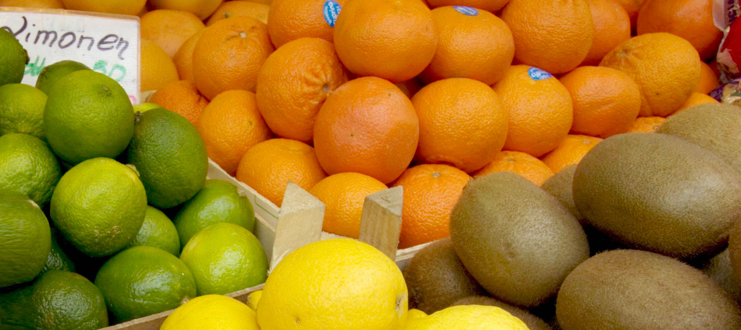 Marktstand mit Zitrusfrüchten