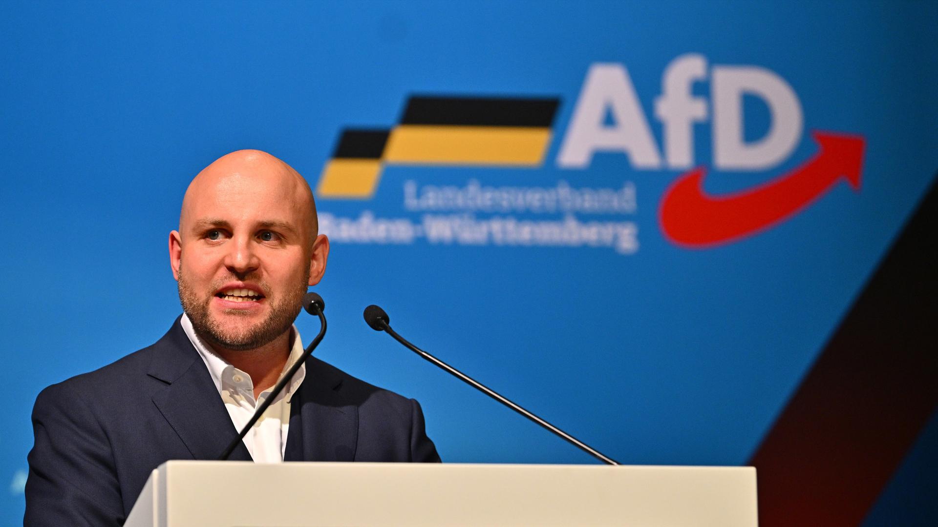 Der Landesvorsitzende und Kandidat für das Amt des Ministerpräsidenten der AfD, Markus Frohnmaier spricht bei der Landeswahlversammlung am 31.05.2025.