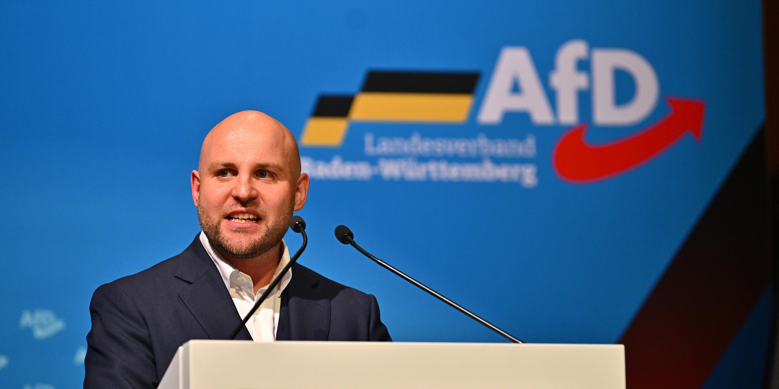Der Landesvorsitzende und Kandidat für das Amt des Ministerpräsidenten der AfD, Markus Frohnmaier spricht bei der Landeswahlversammlung am 31.05.2025.