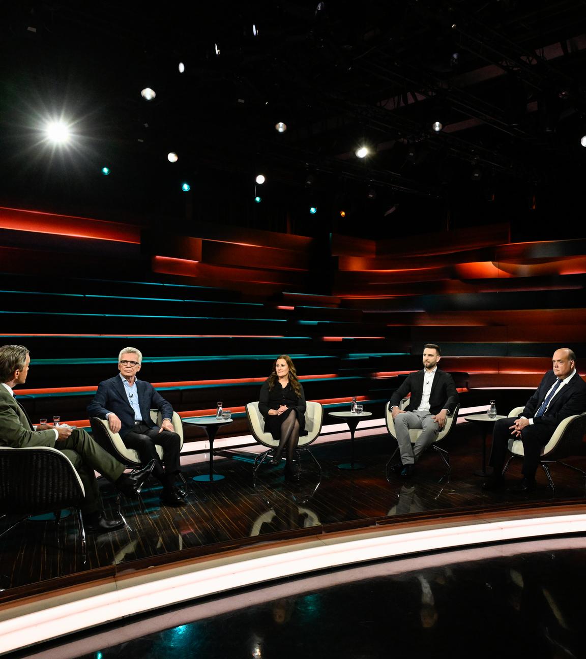 Markus Lanz vom 13. Mai 2025: Markus Lanz, Thomas de Maizière, Janine Wissler, Jan Solwyn, Robin Alexander, Paul Ronzheimer (Schalte), Frederik Pleitgen (Schalte)