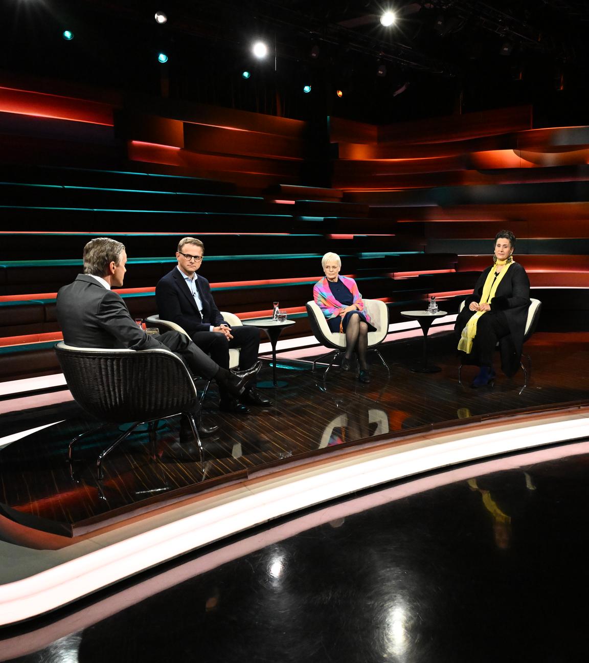 Markus Lanz vom 14. Okotber 2025: Markus Lanz, Carsten Linnemann, Ulrike Herrmann, Efrat Machikawa, Thomas Reichart