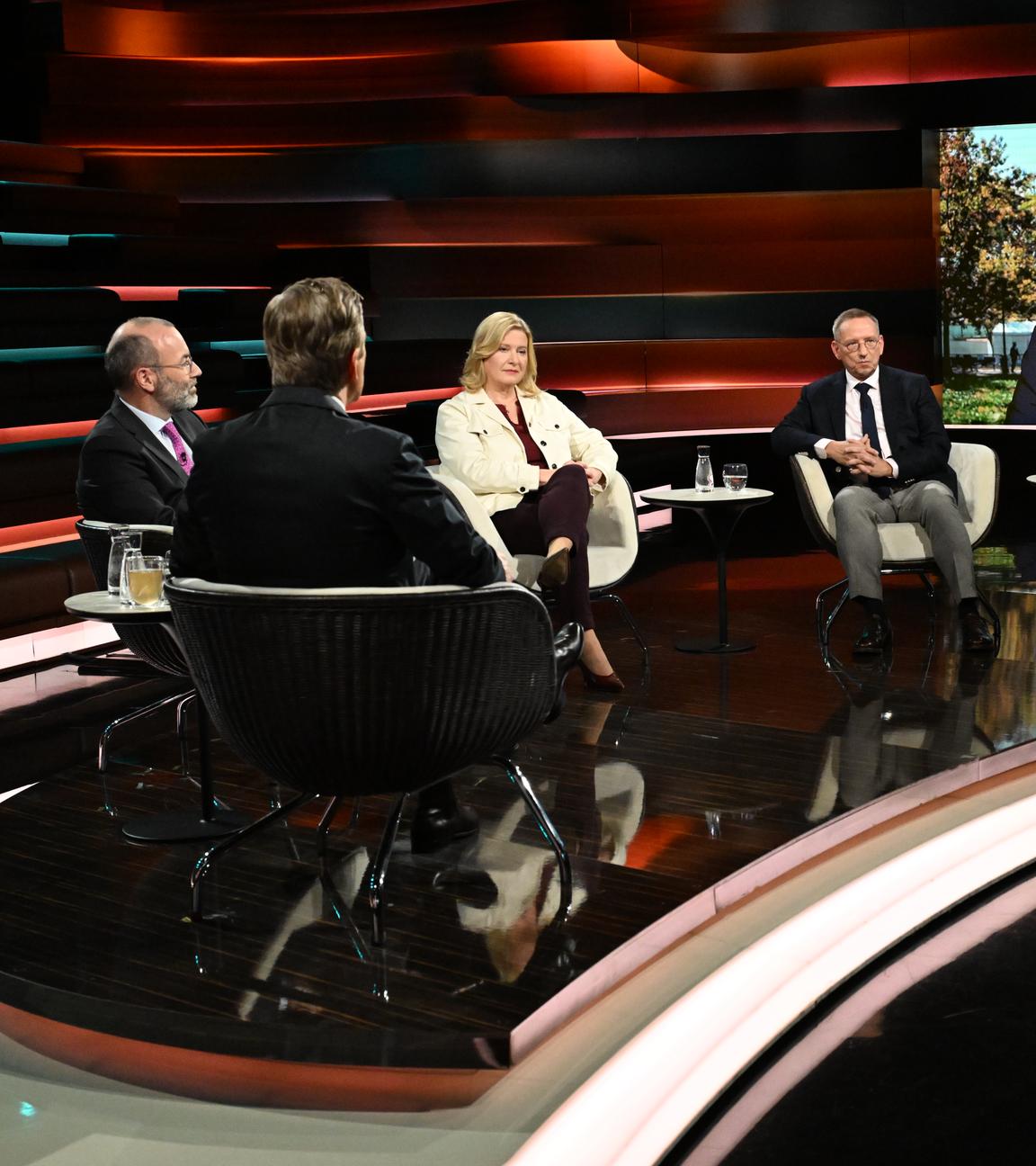 Markus Lanz vom 19. November 2025: Manfred Weber, Markus Lanz, Eva Quadbeck, Andreas Kroll, Elmar Theveßen (zugeschaltet), Michael Bau
