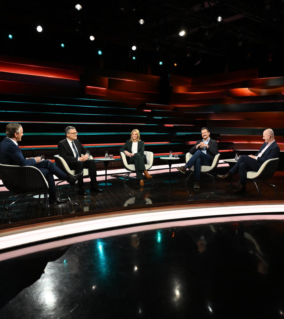 Markus Lanz vom 25. November 2025: Markus Lanz, Roderich Kiesewetter, Kerstin Münstermann, Moritz Gathmann, Christian Mölling, Elmar Theveßen (zugeschaltet)